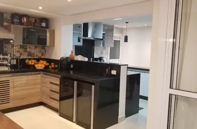 Excelente apto com 162m2, 04 dormitórios, sendo 03 suítes, ampla sala living, móveis planejados, em conceito aberto, varanda gourmet integrada à cozinha, home-office, 03 vagas de garagem.