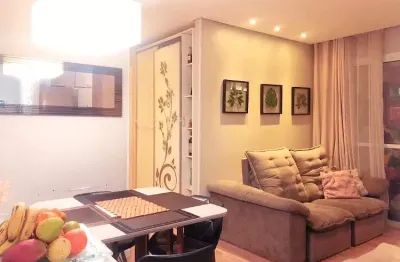 Lindo apartamento à venda com 02 dormitórios, sendo 01 suíte, sala para 02 ambientes, móveis planejados, varanda envidraçada, 02 banheiros, andar alto, 01 vaga de garagem, condomínio com lazer complet