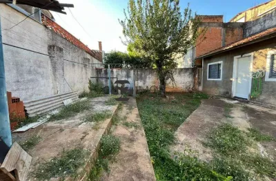 Casa com 3 quartos para alugar na Praça Duque de Caxias, Centro, Mogi Mirim