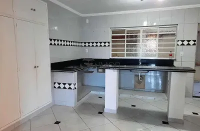 Casa à venda no Jardim Brasília em Mogi Guaçu – 2 dormitórios, área de lazer e edícula com acesso independente