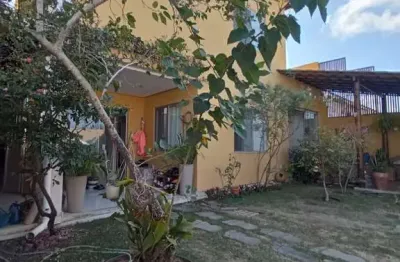 Casa de luxo em condomínio à venda em Pitangueiras, Lauro de Freitas-BA: 5 quartos, 3 suítes, 3 salas, 1 banheiro, 2 vagas, 160m²!