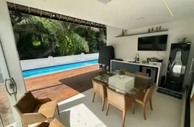 Imperdível oportunidade de casa em condomínio à venda em Camaçari-BA, Vila de Abrantes. 4 quartos, 4 suítes, 2 salas, 1 banheiro, 4 vagas, 290m²!