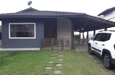 Casa de Alto Padrão em Condomínio à Venda em Camaçari-BA - 3 quartos, 1 suíte, 2 salas, 1 banheiro, 4 vagas, 130,00 m².
