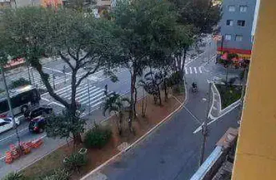 Apto próximo a futura estação do metrô 14 bis  contendo  2:dorm ,sem vaga , bom estado  de frente .