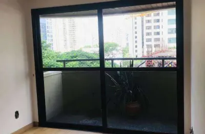 Apartamento com 1 dormitório em Moema, ao lado do metrô  Moema, com sacada, piscina, e 1 vaga de garagem