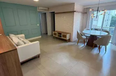 Apartamento reformado,totalmente mobiliado, com 2 dormitórios, 2 banheiros, sacada e 1 vaga de garagem