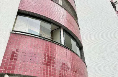 Apartamento modernizado em moema, com 3 dormitórios, sendo 1 suíte, sacada e 2 vagas de garagem