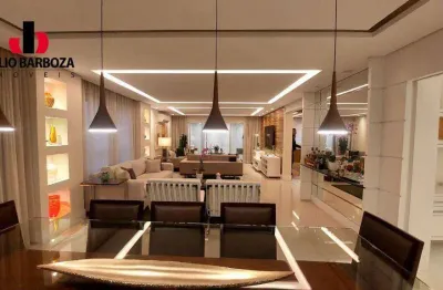 Lindíssimo apartamento, de 270m², com  4 dormitórios, sendo 3 suíte, closet, e 5 vagas de garagem