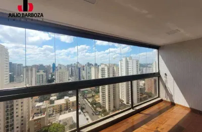 Apartamento em Moema, com 3 suítes, reformado, sacada e 2 vagas de garagem