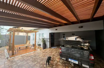 Casa com 3 quartos à venda na Rua Laurinda Pereira, 87, Monte Belo, Londrina