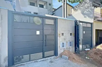 Sobrado com 2 suítes e acabamento sofisticado à venda na bortolândia – 2 vagas!