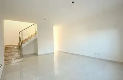 Sobrado com 3 dorms (1 suíte) e 2 vagas na vila romero – ótima localização