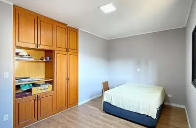 Sobrado com quintal, churrasqueira e 3 vagas à venda – 209m²