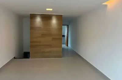 Sobrado novo com 3 suítes, 5 vagas e 180m² – conforto e modernidade