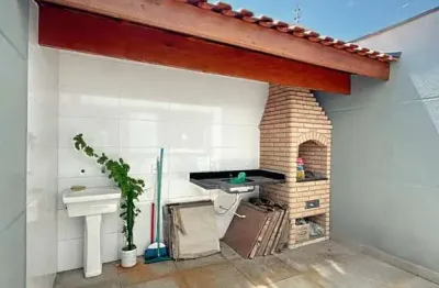 Sobrado moderno com 3 quartos, suíte e 2 vagas – conforto e elegância