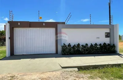 Casa nova, pouco tempo de construída, no porcelanato. mosqueiro