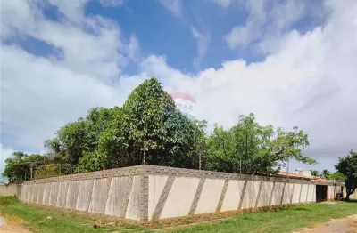 Oportunidade única: casa dos sonhos a poucos passos da praia, desfrute do melhor que a vida tem a oferecer com esta magnífica propriedade.