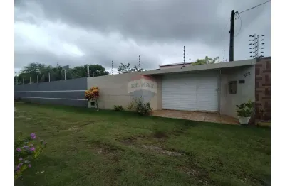 Vendo casa em area branca, mosqueiro. a 5 minutos da orla pôr do sol e a 10 minutos do shopping atalaia sul