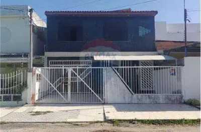 Casa de andar no ponto novo, escriturada, excelente para moradia e/ou comércio com entradas independentes!!