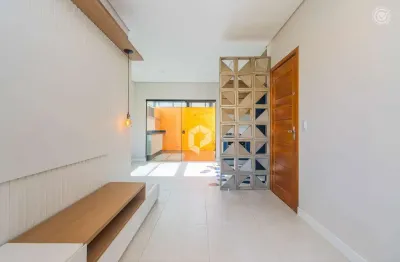 Casa com 3 quartos para alugar na Rua Valdomiro Silveira, 485, Boa Vista, Curitiba