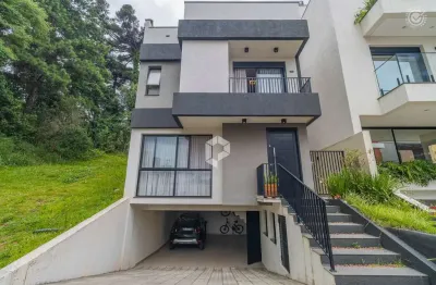 Casa em condomínio fechado com 3 quartos para alugar na Rua Irma Schreiner Maran, 475, Santa Cândida, Curitiba