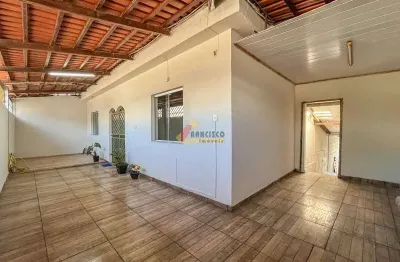 Casa à venda, 2 quartos, 1 suíte, 3 vagas, sagrada família - divinópolis/mg