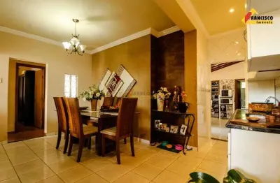 Casa à venda, 3 quartos, 5 vagas, são sebastião - divinópolis/mg