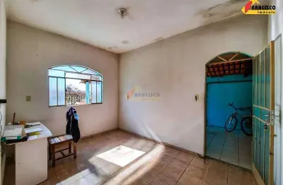 Casa à venda, 2 quartos, 2 vagas, bom pastor - divinópolis/mg