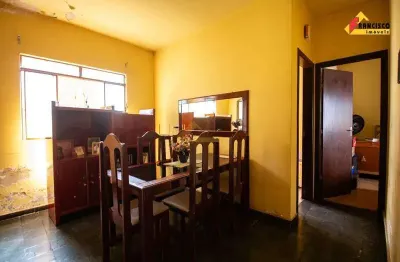 Casa à venda, 2 quartos, 1 vaga, ipiranga - divinópolis/mg