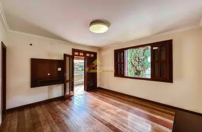 Casa clássica de alto padrão à venda na região central!