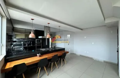 Cobertura mobilhada com suite master, 03 banheiros, 02 vagas de garagem.