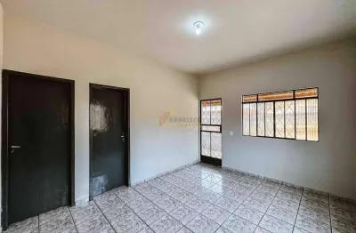 Casa com 2 quartos para alugar no Ermida, Divinópolis 