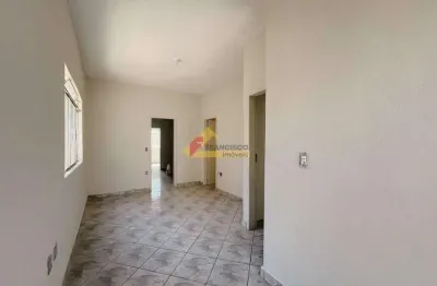 Casa com 3 quartos para alugar no Centro, Divinópolis 
