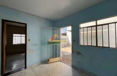 Casa com 2 quartos para alugar no Catalão, Divinópolis 