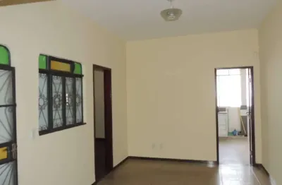 Casa com 3 quartos para alugar no São José, Divinópolis 