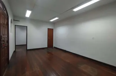 Casa comercial para alugar no Centro, Divinópolis 