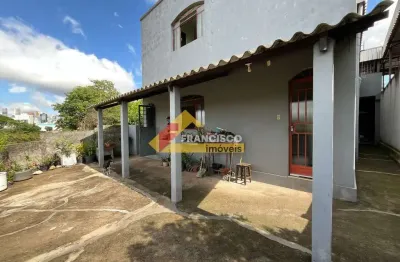 Casa com 5 quartos para alugar no Niterói, Divinópolis 