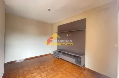 Casa com 2 quartos para alugar no Afonso Pena, Divinópolis 