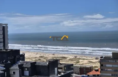 Apartamento 02 dormitórios novo finamente mobiliado a poucos metros do mar em to