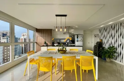 Apartamento 03 dormitórios com sacada e vista para o mar e para as 04 praças em