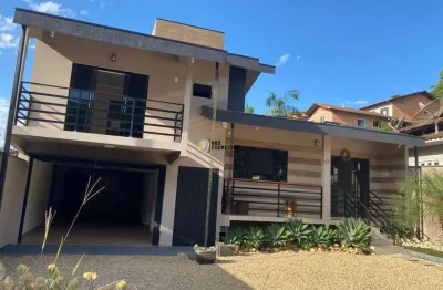 Casa para Locação em Brusque, ÁGUAS CLARAS, 3 dormitórios, 1 suíte, 2 banheiros, 3 vagas