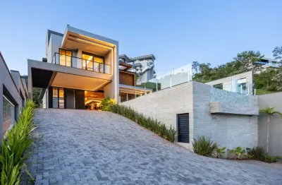 Casa sobrado mobiliada com 8 suítes, 548m² à venda por r$ 5.500.000,00 - escarpas do lago, capitólio/mg