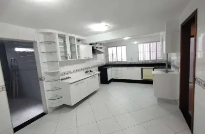 Sobrado com 3 suítes com closet, com 3 vagas de garagem - jd das rosas