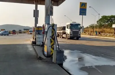 Complexo composto de posto de combustíveis, recapagem, loja de acessórios e churrascaria, em rodovia federal duplicada, num raio de 150 km de belo horizonte.