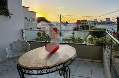 Casa duplex em condomínio fechado – excelente localização!