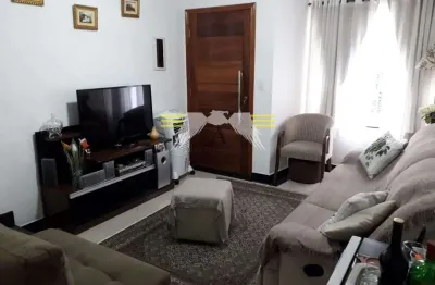 Sobrado com sala, 2 suítes, 2 banheiros, lavado, cozinha e 3 vagas