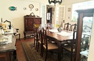 Amplo sobrado de 120m² à venda, 2 dormitórios, 4 vagas de garagem, localizado à 800m da estação bel