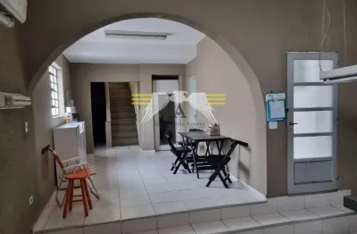 Salão à venda,   160 m² ,  2 salas,    2 banheiros,     localizado    na    região    do     belém