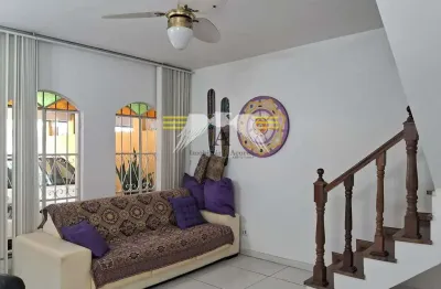 Sobrado de  110m² à venda, 2 dormitórios, 2 banheiros e 2 vagas de garagem, com excelente localizaç