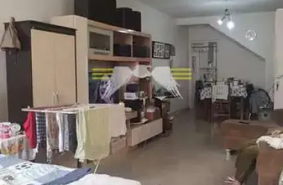 Sobrado de 3 pavimentos,   com 3 suítes, duas vagas de garagem, quintal com área gourmet, à venda n